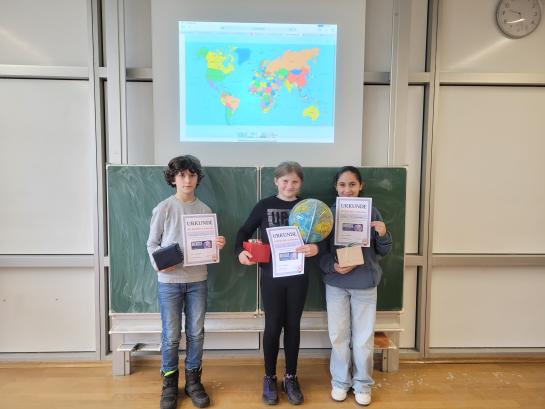 von links nach rechts: Julian Glanz, Charlotte Porath und Sara Kizilaslan