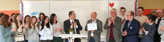 DELF-Urkunde-Ueberreichung DELF-Urkunde-Ueberreichung